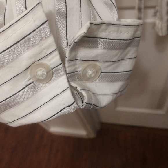 Avenue Wrap Style Top - Picture 6 of 8